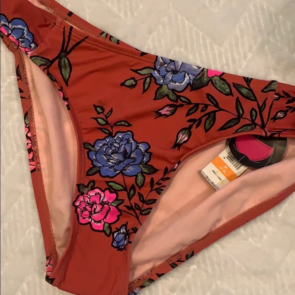 Two‎ bikini bottoms - Picture 5 of 9